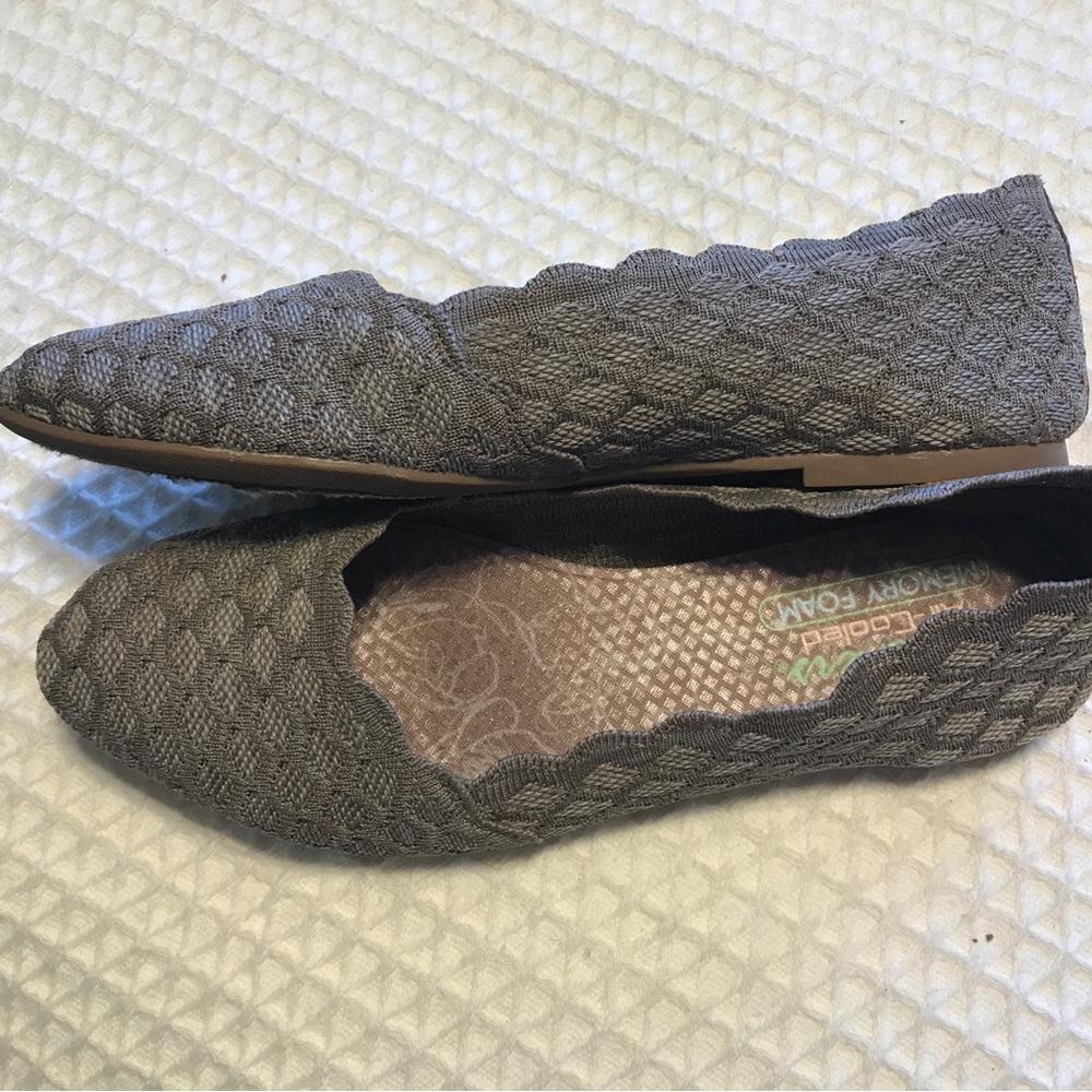 Skechers Women's Textured Taupe Flats - Picture 3 of 5